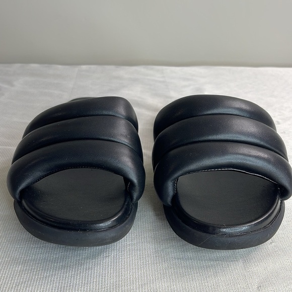 Marc Fisher Yessy Padded Black Leather Slide Sandals Size 7 - Picture 2 of 11